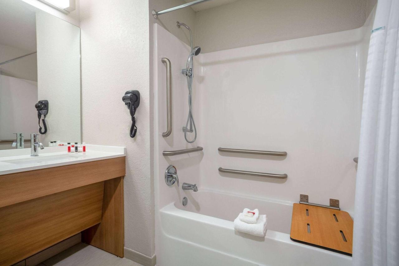 Microtel Inn & Suites By Wyndham Liberty Ne Kansas City Area Экстерьер фото